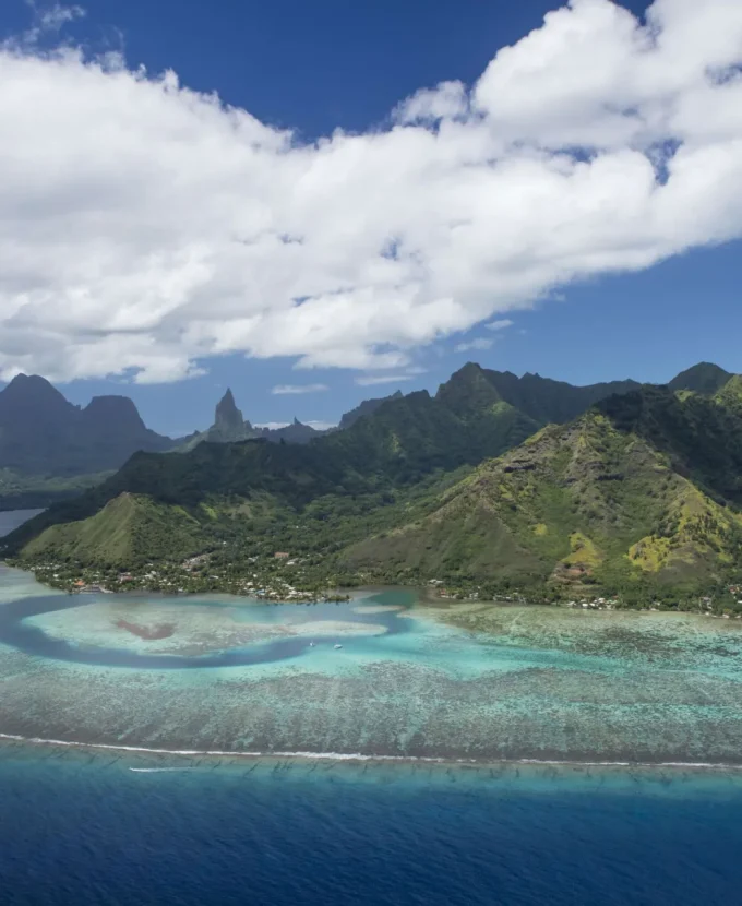 Vue sur Moorea © Grégoire Le Bacon Tahiti Nui Helicopters